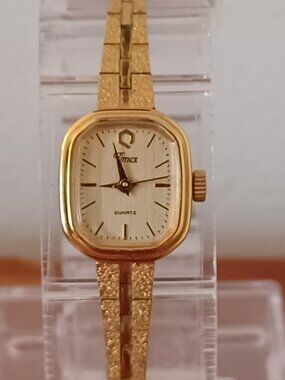 Vintage Ladies 37 TIMEX T CELL Q Gold Tone Watch with Safety Strap